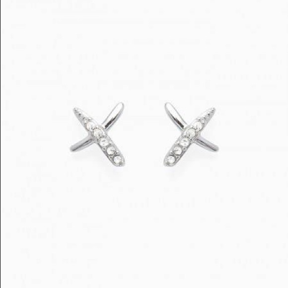 NWOB Stella & Dot Tilley Studs Earrings Silver - Picture 1 of 10